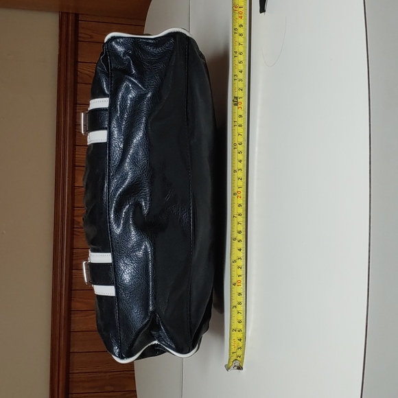 Nicole Miller 🆕 Shiny Leather Shoulder Bag - Picture 10 of 17